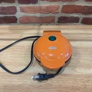 Individual pumpkin waffle maker